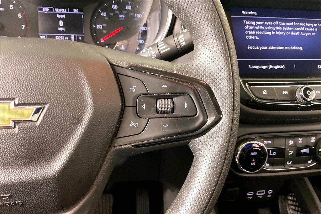 Used 2023 Chevrolet TrailBlazer LT w/ Convenience Package FWD image 11