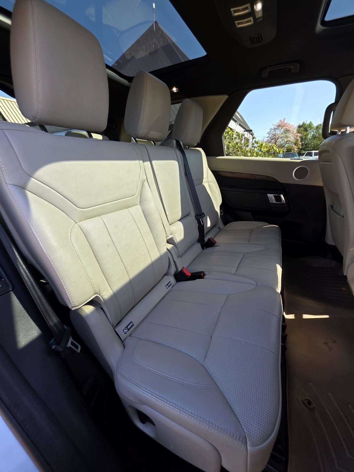 Used 2019 Land Rover Discovery HSE AWD/4WD image 11