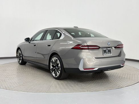 Certified 2026 BMW 530i image 3