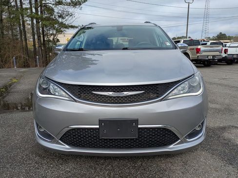 Used 2019 Chrysler Pacifica Limited image 9