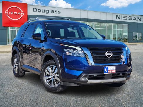 New 2025 Nissan Pathfinder SL image 1