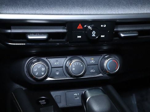 Certified 2025 Nissan Kicks SV AWD/4WD image 28