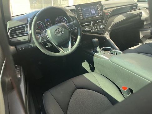 Used 2021 Toyota Camry LE image 10