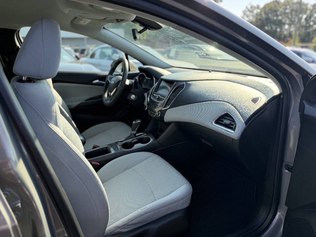 Used 2019 Chevrolet Cruze LT FWD image 13