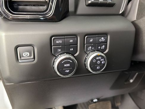 Used 2024 GMC Sierra 2500 AT4 w/ Technology Package AWD/4WD image 30