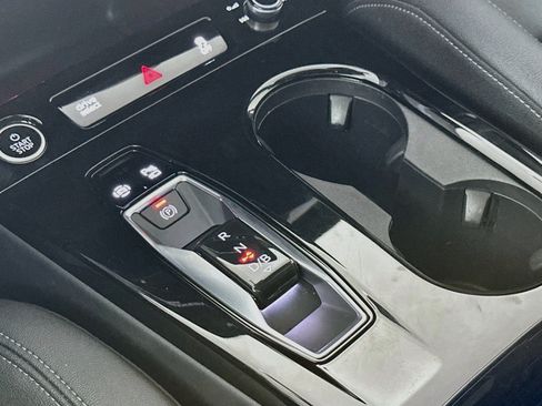 Used 2025 Audi Q6 e-tron Premium Plus w/ Premium Plus AWD/4WD image 7
