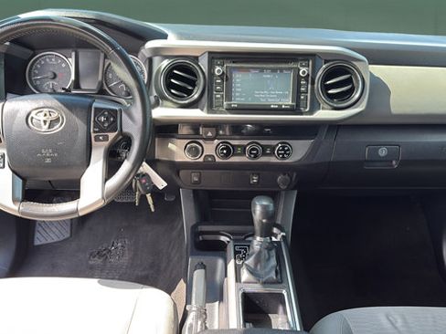 Used 2017 Toyota Tacoma SR5 w/ Tow Package AWD/4WD image 19