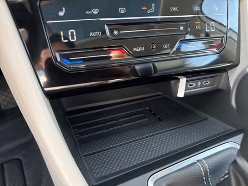 Certified 2025 Volkswagen Jetta SE image 20