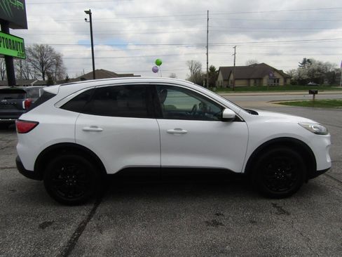 Used 2020 Ford Escape SE image 9