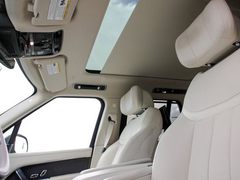 Used 2024 Land Rover Range Rover Autobiography image 20