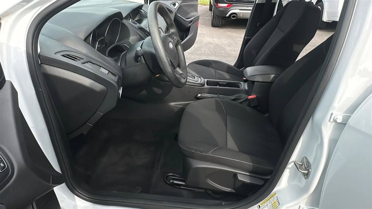 Used 2018 Ford Focus SE w/ SE Appearance Package FWD image 24