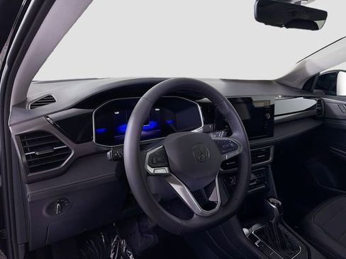 New 2026 Volkswagen Taos SE FWD image 9