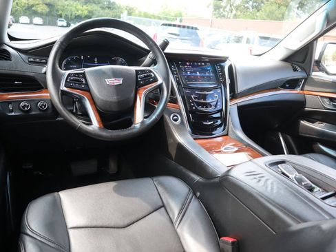 Used 2016 Cadillac Escalade Luxury AWD/4WD image 19