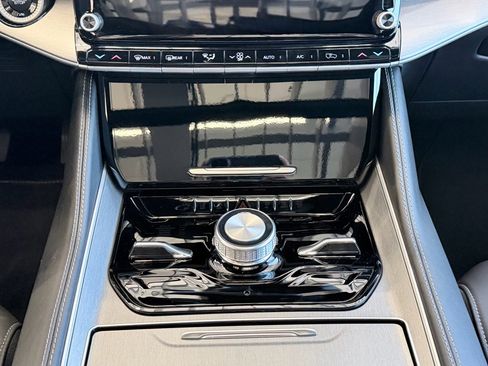New 2026 Jeep Grand Wagoneer Limited AWD/4WD image 18