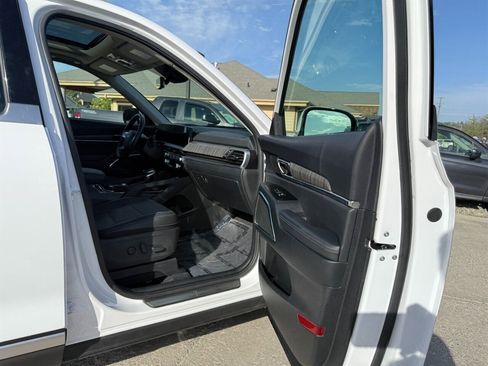 Used 2025 Kia Telluride SX w/ SX Captain's Chair Package FWD image 26