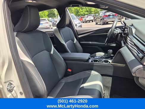 Used 2025 Toyota Camry SE FWD image 17