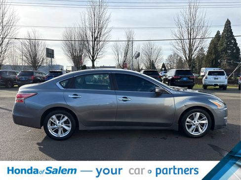 Used 2015 Nissan Altima 2.5 SV image 7