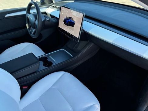 Used 2025 Tesla Model Y Long Range image 23
