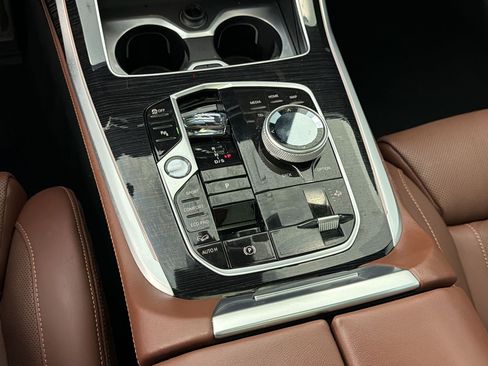 Used 2023 BMW X7 xDrive40i w/ Executive Package AWD/4WD image 17