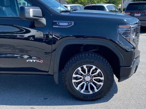 Used 2023 GMC Sierra 1500 AT4 w/ AT4 Preferred Package AWD/4WD image 10