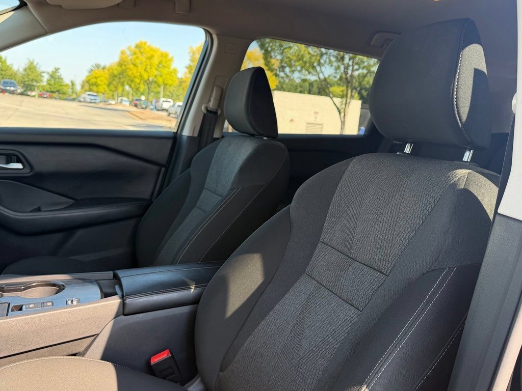 Used 2025 Nissan Rogue SV FWD image 26