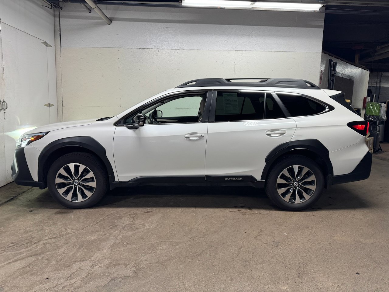 Used 2024 Subaru Outback Limited AWD/4WD image 8