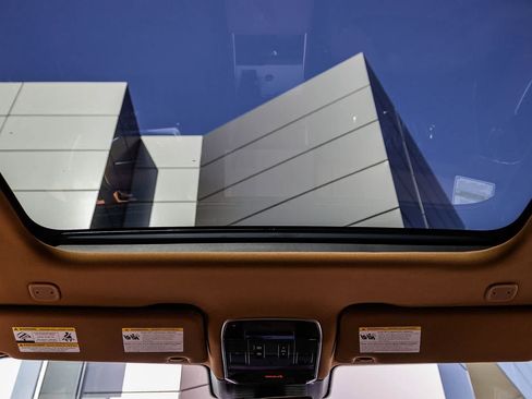 Certified 2026 Land Rover Range Rover SE AWD/4WD image 8