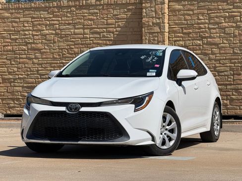 Used 2020 Toyota Corolla LE FWD image 1