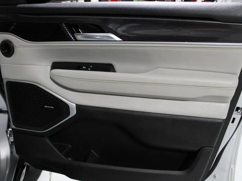 Used 2023 Jeep Wagoneer 4WD image 18
