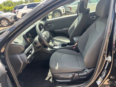 Used 2025 Kia K4 LXS image 25