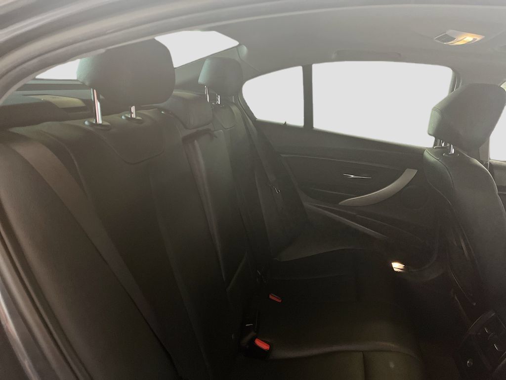 Used 2018 BMW 320i Sedan w/ Convenience Package RWD image 25