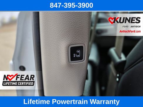 Used 2022 Chrysler Voyager LX image 25