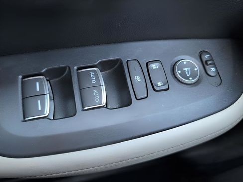 Certified 2024 Honda HR-V EX-L image 19