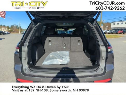 New 2025 Jeep Grand Cherokee Limited image 22