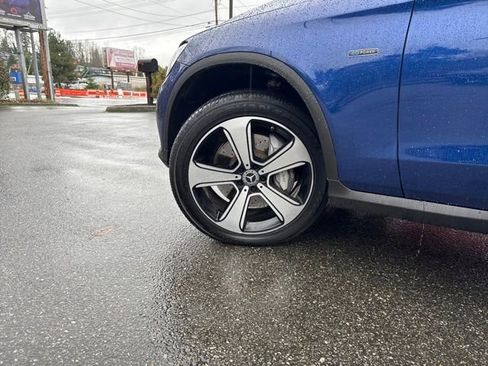 Used 2019 Mercedes-Benz GLC 350e 4MATIC image 29