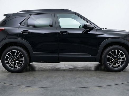 Used 2025 Chevrolet TrailBlazer LT FWD image 8