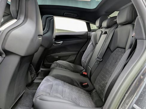 Used 2023 Audi e-tron GT Premium Plus image 18