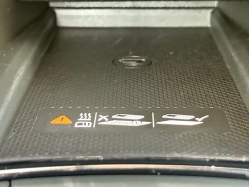 Used 2023 Chevrolet Bolt EUV LT image 26