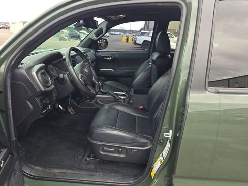 Used 2022 Toyota Tacoma TRD Off-Road w/ TRD Premium Off Road Package image 13