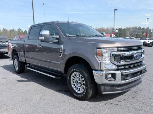 Used 2021 Ford F250 XLT w/ XLT Premium Package image 2