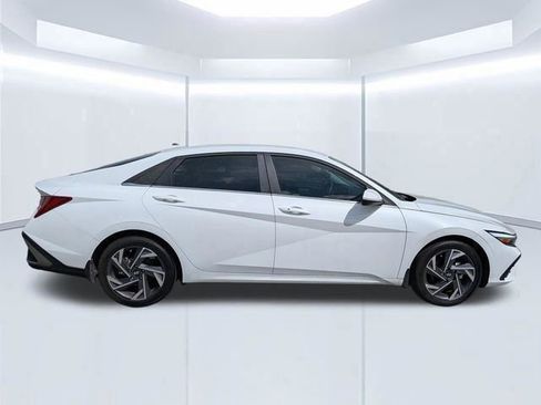 Certified 2025 Hyundai Elantra SEL FWD image 3