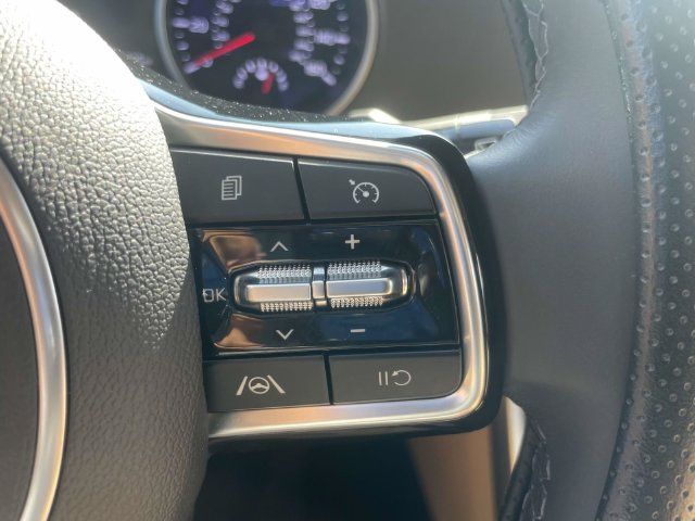 Certified 2024 Kia Carnival LX FWD image 31