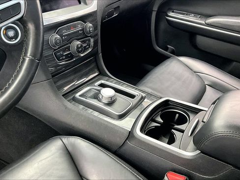 Used 2020 Chrysler 300 Touring L w/ 300 Premium Group RWD image 15