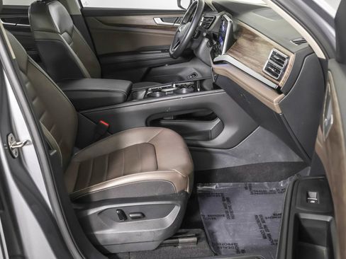 Used 2024 Volkswagen Atlas SEL AWD/4WD image 47