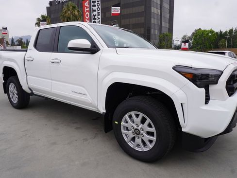 New 2026 Toyota Tacoma SR5 RWD image 3
