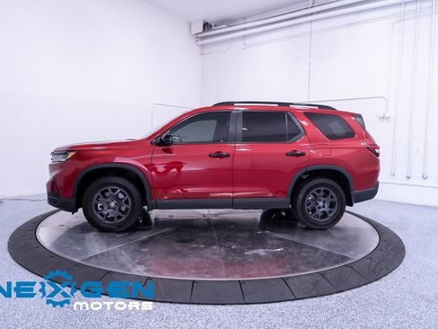 Used 2025 Honda Pilot TrailSport image 31