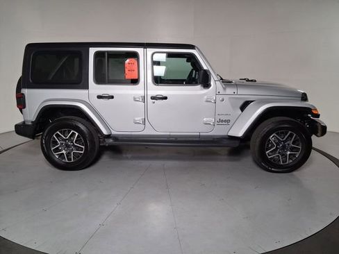 Used 2024 Jeep Wrangler Unlimited Sahara AWD/4WD image 3