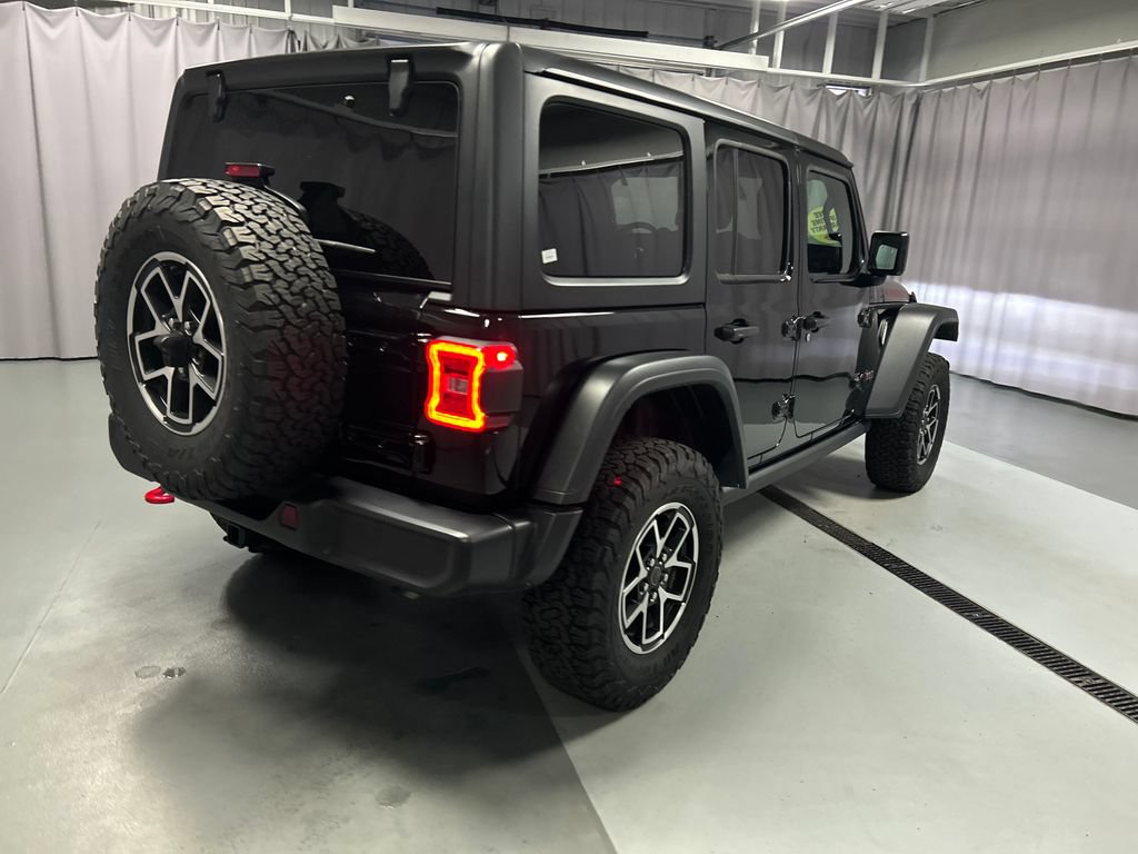 Used 2025 Jeep Wrangler Unlimited Rubicon w/ Convenience Group AWD/4WD image 7