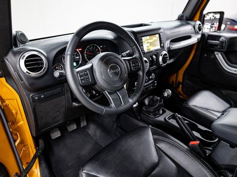 Used 2014 Jeep Wrangler Unlimited Rubicon w/ Connectivity Group image 5