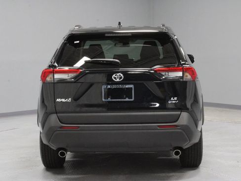 Used 2025 Toyota RAV4 LE AWD/4WD image 10